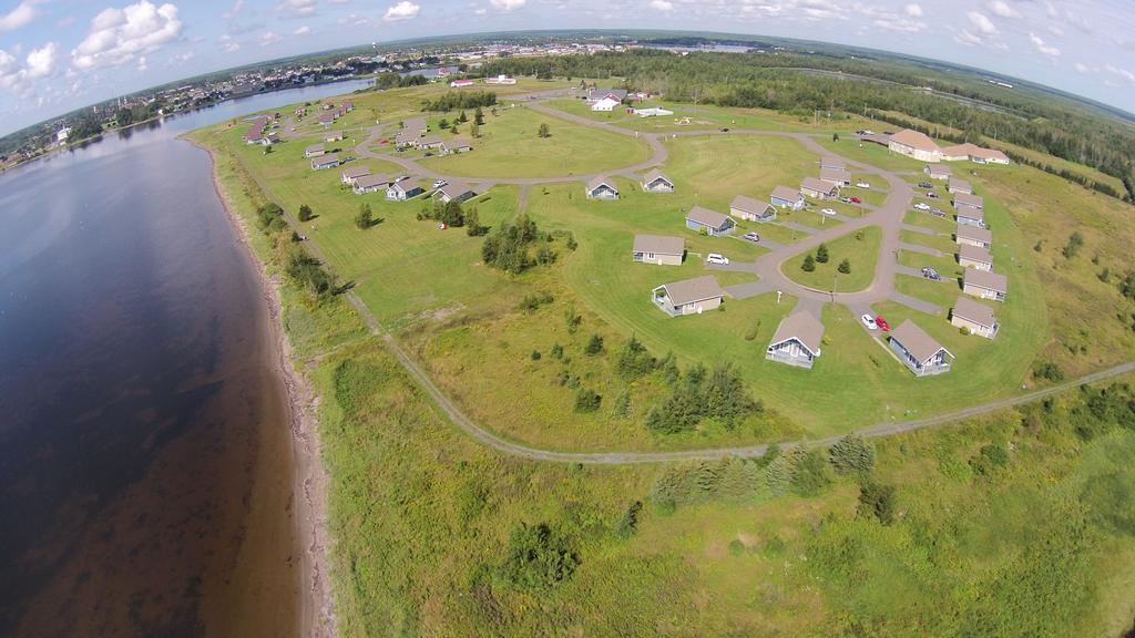 Villegiature Deux Rivieres Resort Tracadie エクステリア 写真