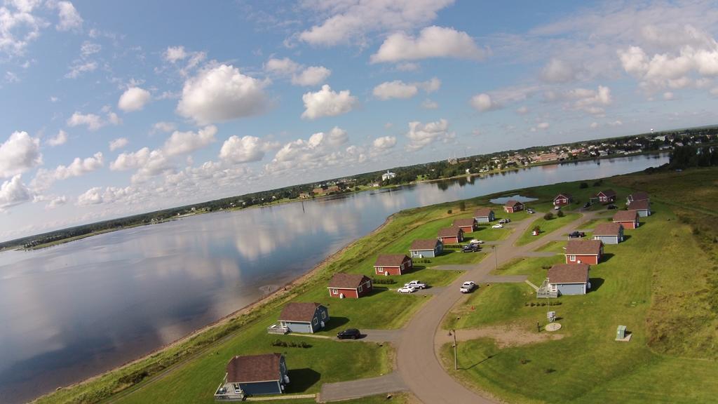 Villegiature Deux Rivieres Resort Tracadie エクステリア 写真