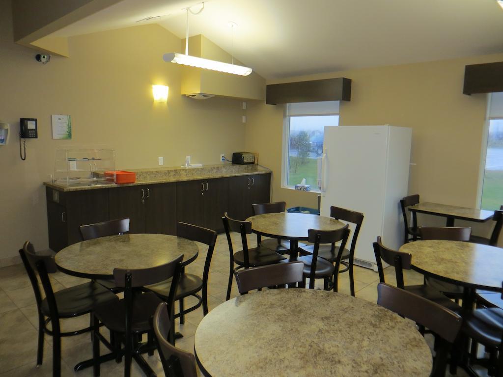 Villegiature Deux Rivieres Resort Tracadie エクステリア 写真