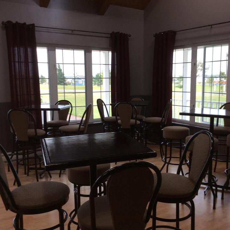 Villegiature Deux Rivieres Resort Tracadie エクステリア 写真