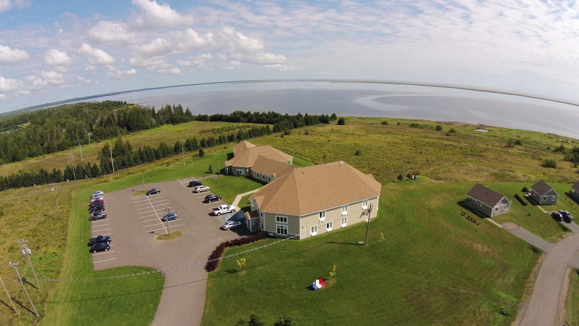 Villegiature Deux Rivieres Resort Tracadie エクステリア 写真