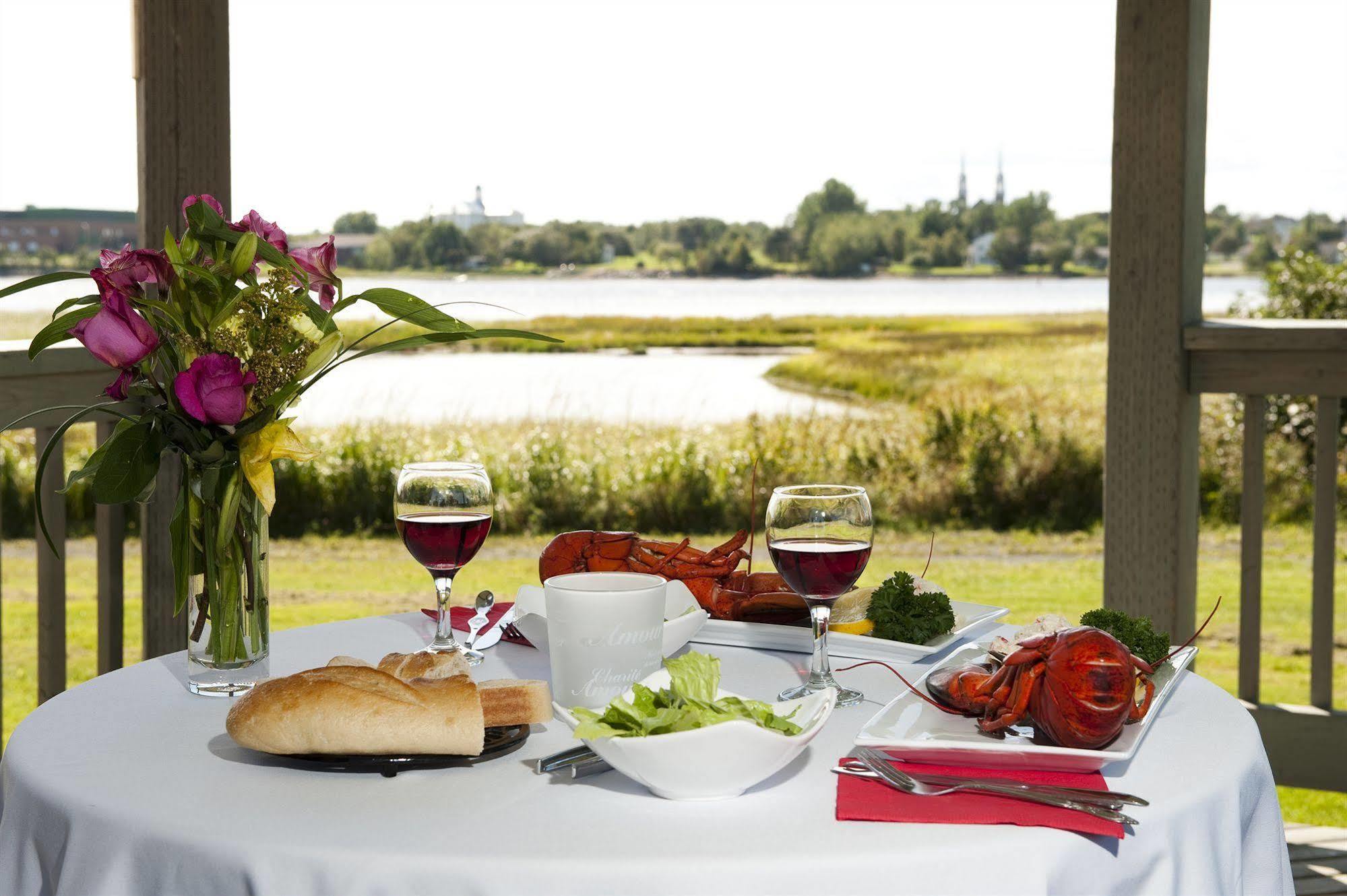 Villegiature Deux Rivieres Resort Tracadie エクステリア 写真