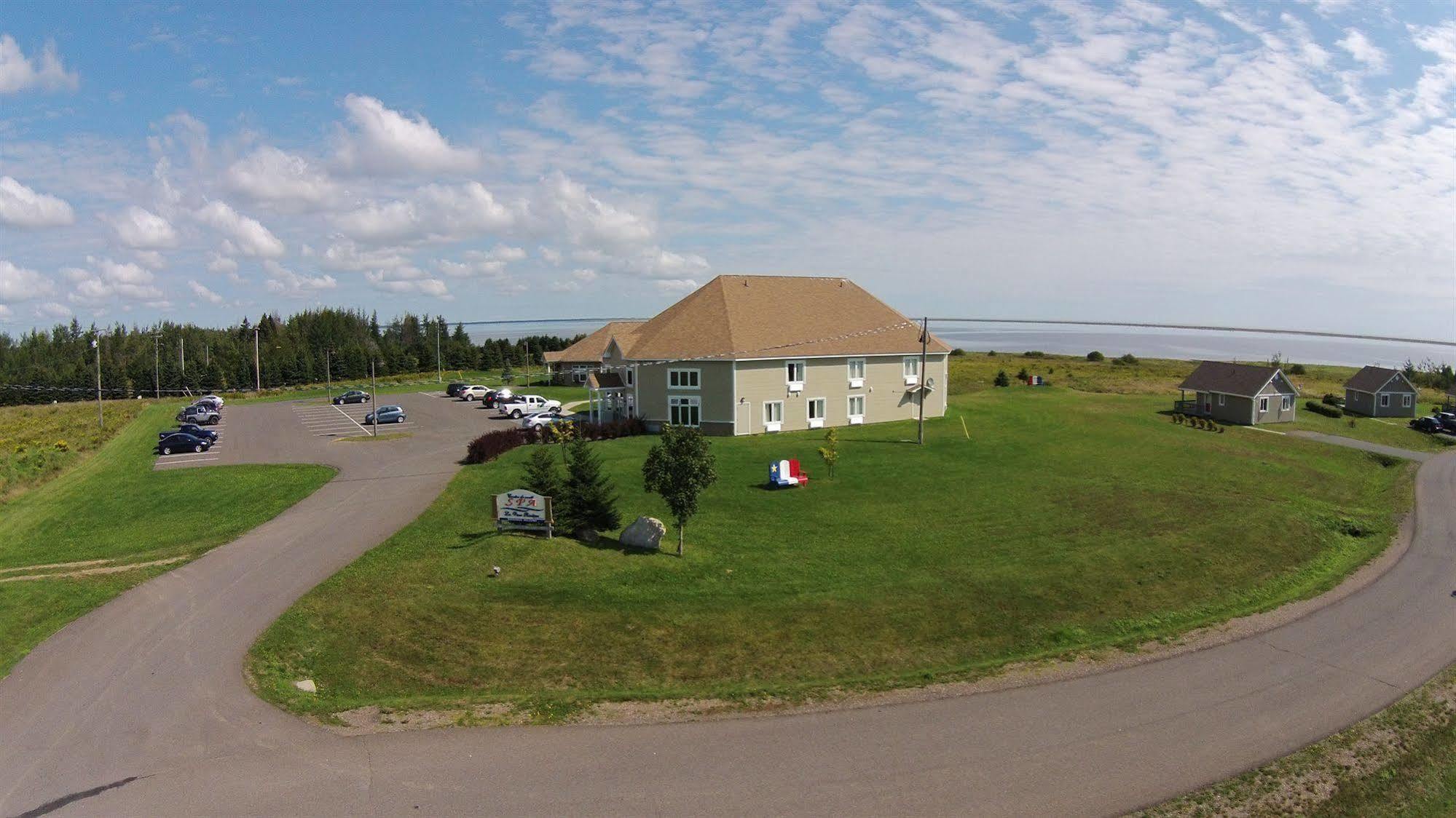 Villegiature Deux Rivieres Resort Tracadie エクステリア 写真